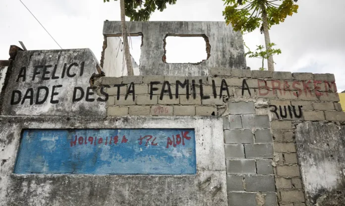58_retro_2023_afundamento_de_mina_da_braskem_desaloja_milhares_em_maceio.jpg.webp.webp